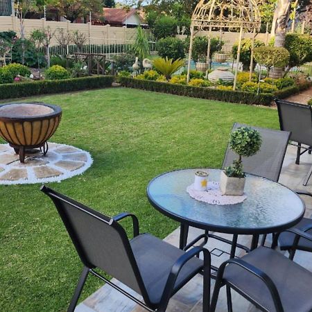 Villa Rose Cottages Блумфонтейн Экстерьер фото
