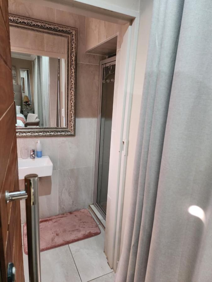 Villa Rose Cottages Блумфонтейн Экстерьер фото