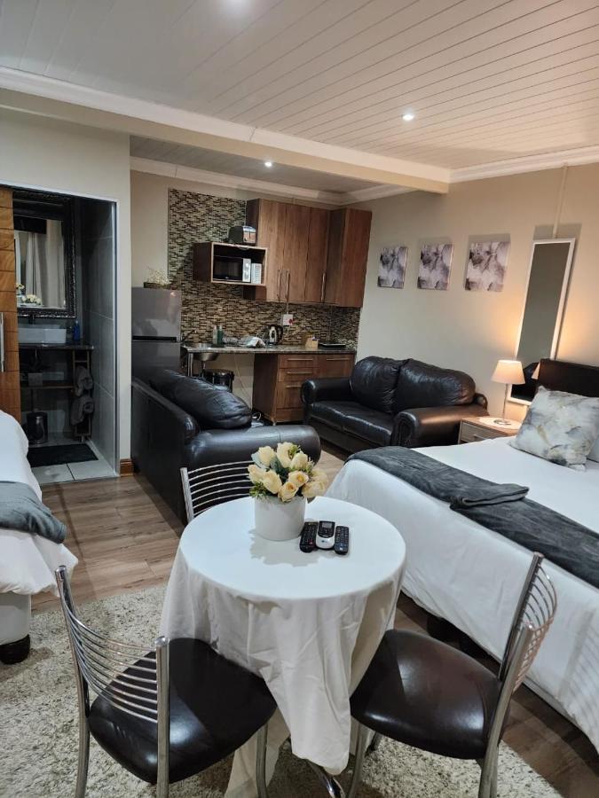 Villa Rose Cottages Блумфонтейн Экстерьер фото