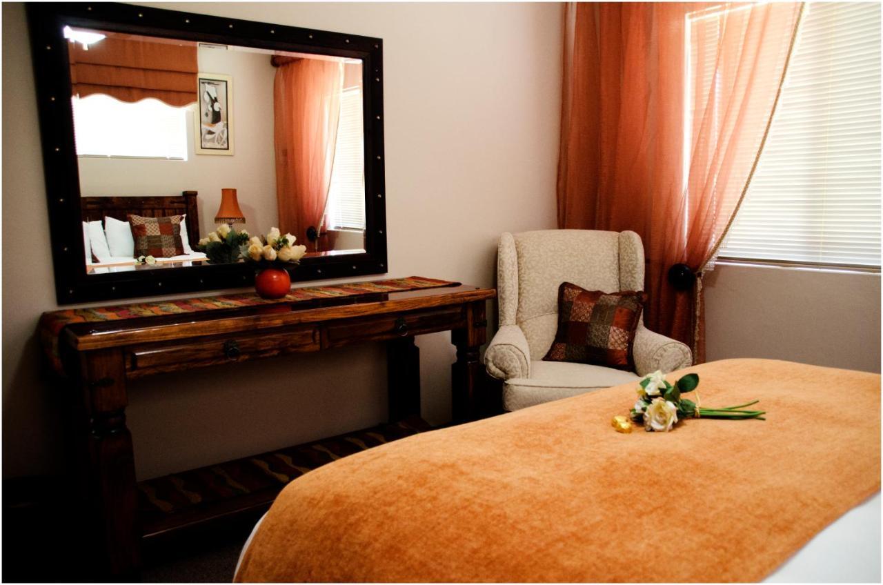 Villa Rose Cottages Блумфонтейн Экстерьер фото